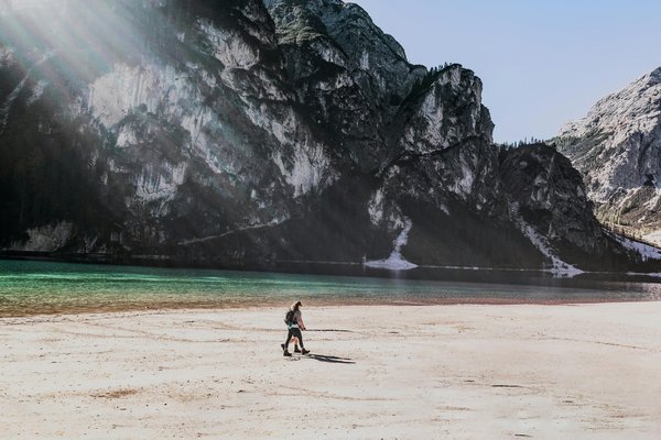 Quels sont les meilleurs sentiers pour une randonnée en bord de mer en Cornouailles?