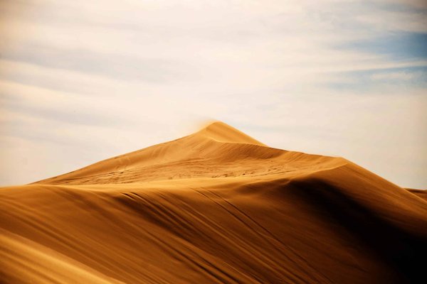 Comment choisir le bon équipement pour un camping dans les dunes du Sahara?